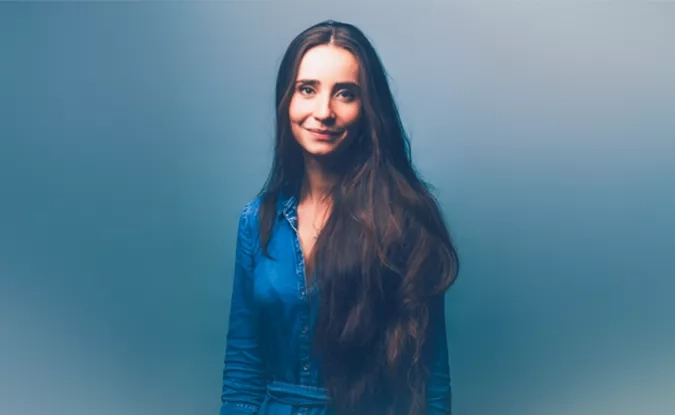 Portrait de la journaliste Salomé Saqué