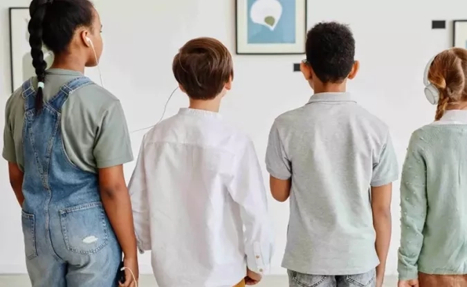  Danser et visiter des musées pour soutenir l’activité physique des enfants et des adolescents typiques et en situation de handicap 