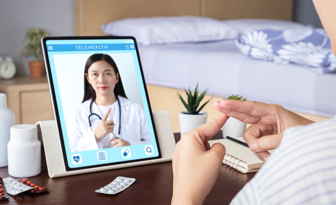 Surdité : L’interprétation à distance par vidéo est-elle la solution pour palier au manque d’interprètes professionnel-les ?