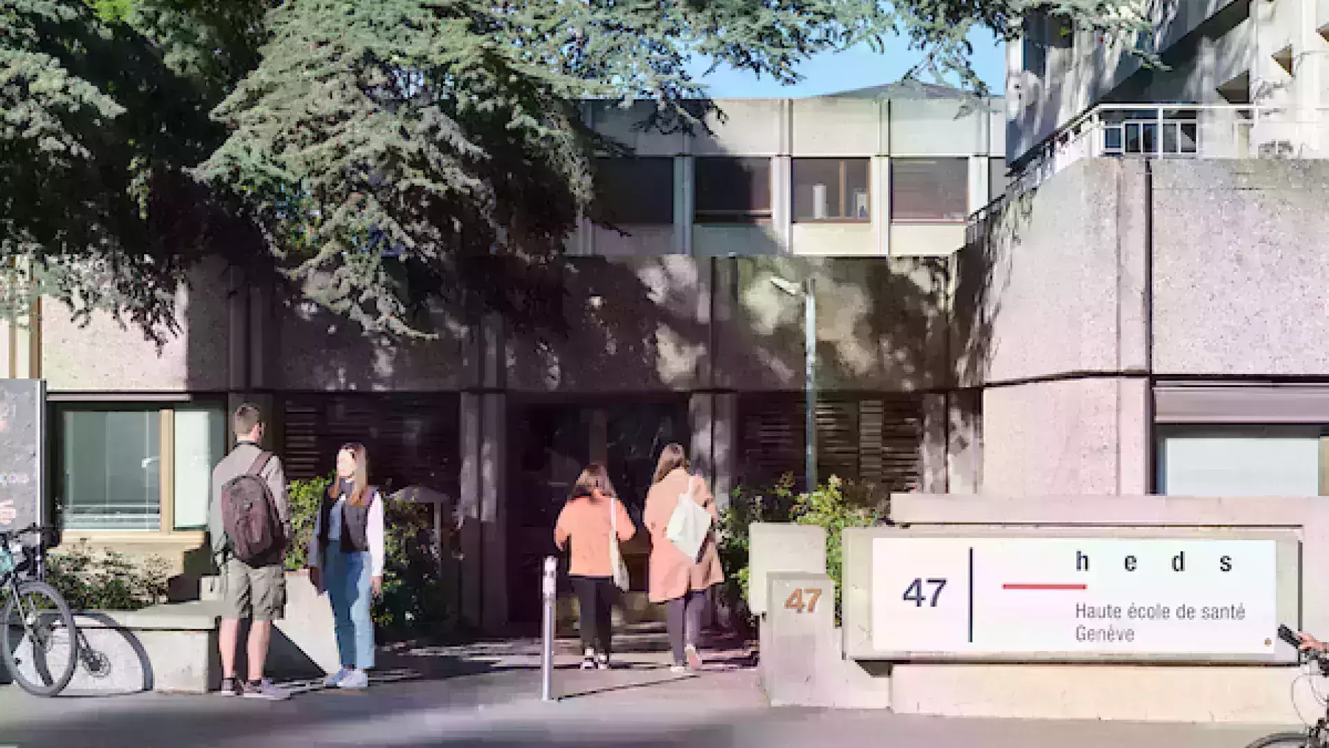 Photo de l'entrée principale de la Haute école de santé de Genève avec des étudiants qui entrent et qui discutent