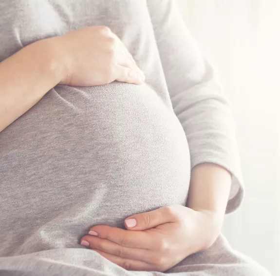 Accompagnement des femmes enceintes par hypnose lors de la tentative de version céphalique externe du foetus en siège