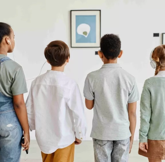 Danser et visiter des musées pour soutenir l’activité physique des enfants et des adolescent-es typiques et en situation de handicap