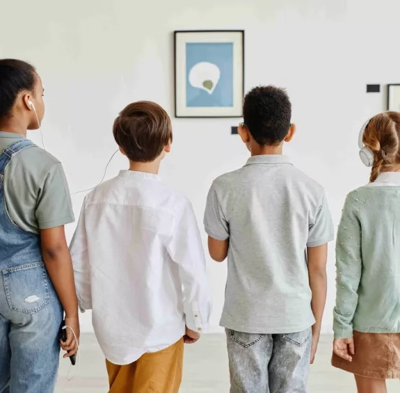 Danser et visiter des musées pour soutenir l’activité physique des enfants et des adolescent-es typiques et en situation de handicap