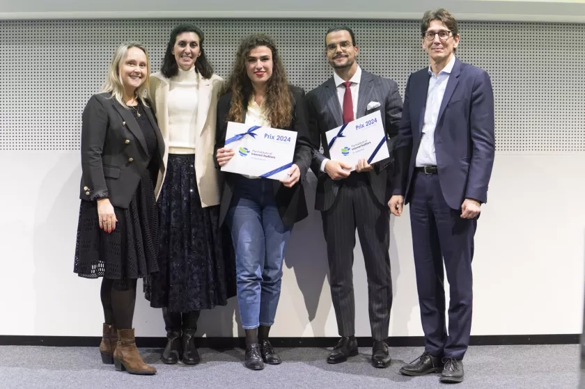 Prix 2024 CAS Audit interne, décerné par Thomas Flüeler, Co-CEO IIA à Stéphane Borges Gonçalves & Jennifer Conti