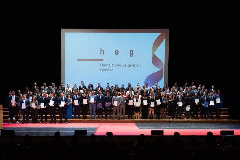 Ensemble des diplômé-es 2022 de la filière Économie d’entreprise