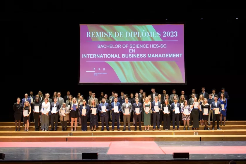 Ensemble des diplômé-es 2023 de la filière International Business Management