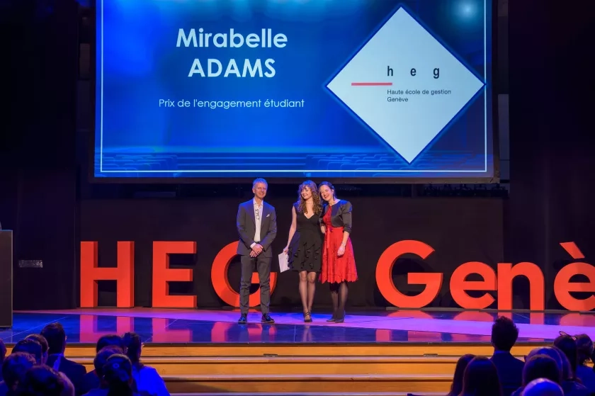 Remise de diplômes 2025 - Photo prix spéciaux IBM - HES-SO (engagement - Adams)