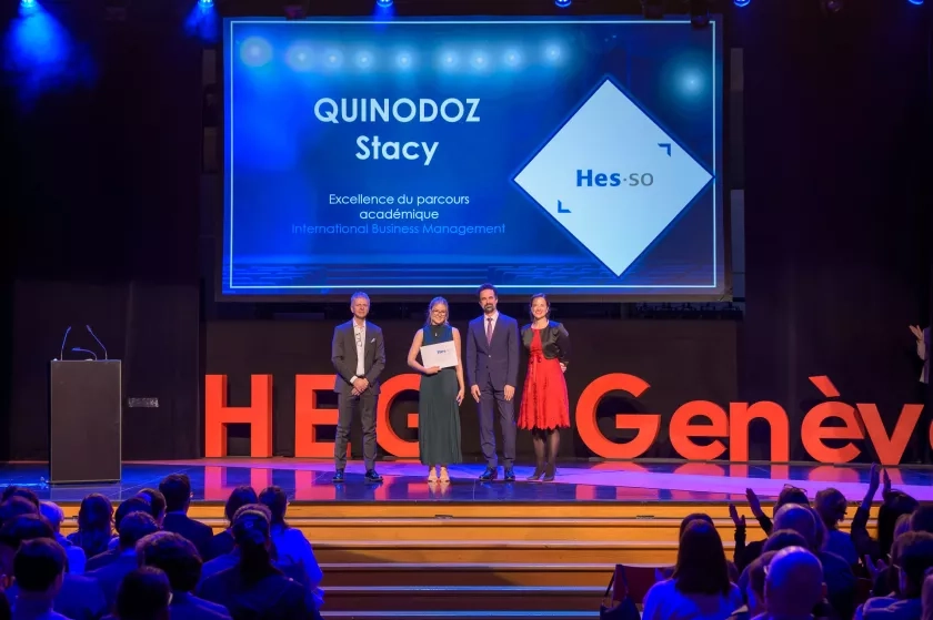 Remise de diplômes 2025 - Photo prix spéciaux IBM - HES-SO