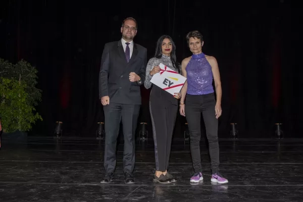 Prix EY - Meilleur résultat au module « Du contrôle interne à l’audit : une approche risque » - Mahreen Khan Kiran mahreen_jan_khan_kiran_ey