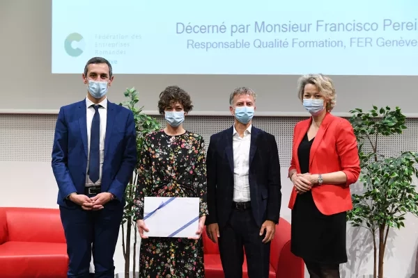 Prix CAS Gestion de  PME - FER Genève - décerné à Julie Knezevic