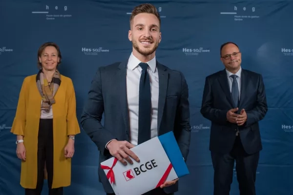 Prix du Meilleur travail de bachelor en financee - BCGE - décerné à Vincent GENITO