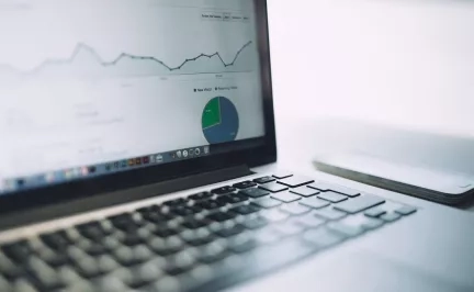 Illustration ordinateur et fichier statistiques