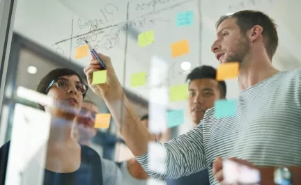 Etudiants travail collaboratif