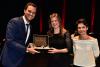 Tabea Estermann reçoit le Prix Baume & Mercier, remis par Florian Offerhaus, Brand Manager.