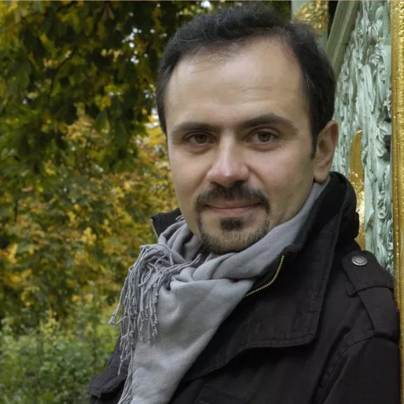 Photo portrait du ténor Marius Brenciu
