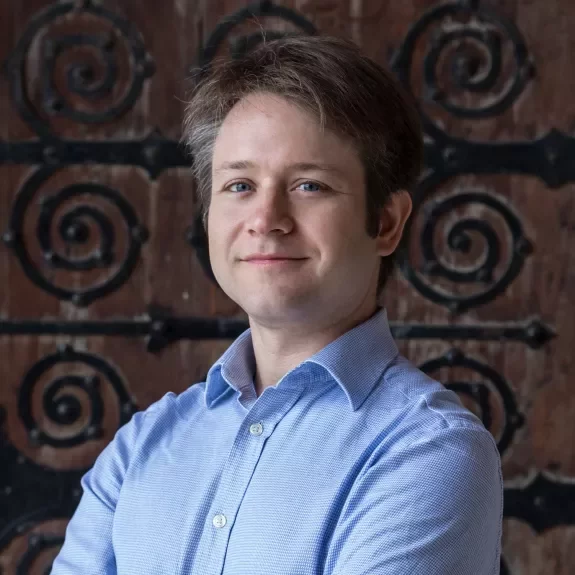 Photo portrait du chef de chœur Mihály Zeke