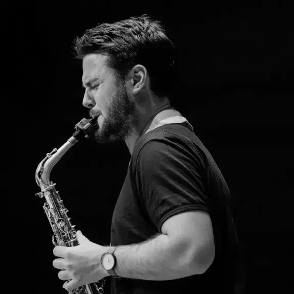 Photographie du saxophoniste Xavier Larsson