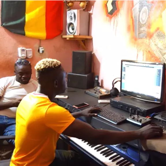 Photo d'un studio d'enregistrement à Bamako