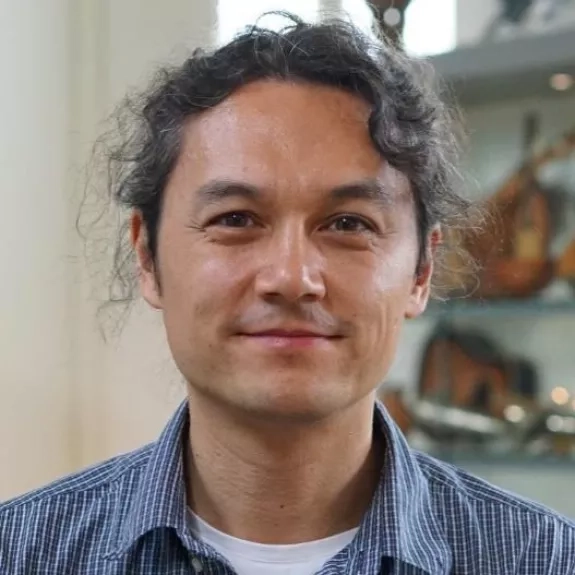 Portrait du professeur d'ethnomusicologie Michael Fuhr