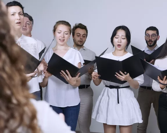 Chanteurs et chanteuses du choeur de la HEM
