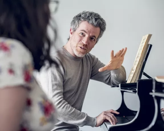 Cours de piano à la HEM