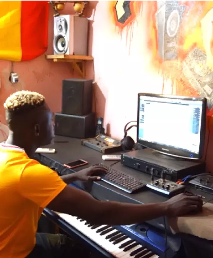 Photo d'un studio d'enregistrement à Bamako