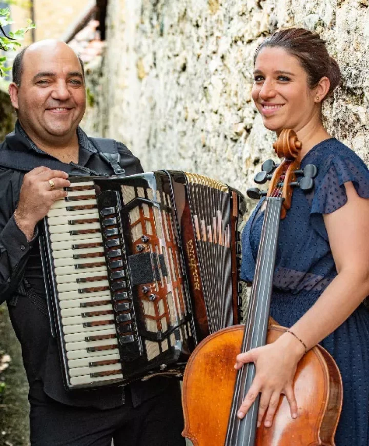 Photo de la violoncelliste Noémy Braun et de l'accordéoniste Sergiu Popa