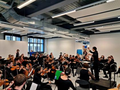 La cheffe d'orchestre Judith Baubérot au Symposium ELIA