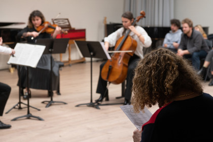 Des étudiant-e-s de la HEM jouent aux portes ouvertes