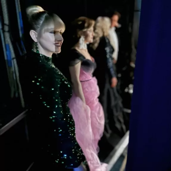 Chanteuses d'opéra en coulisse
