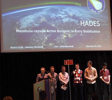 Nos étudiant au siège de l'ESA pour présenter HADES
