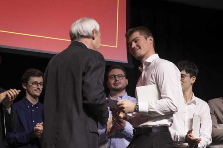 Diplômes et prix Bachelor Microtechniques HEPIA