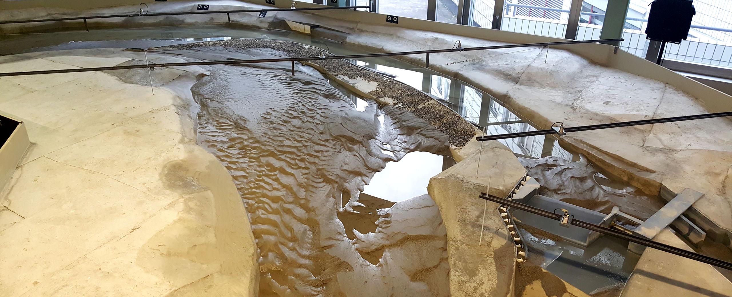 Physical hydraulic river model