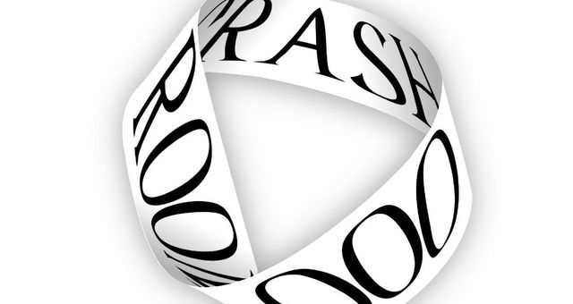 Logo de crashroom.ooo, ruban blanc enroulé sur lui-même en 3 parties avec le texte CRASHROOM.OOO en noir en majuscule